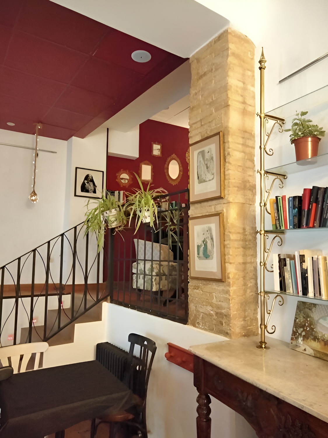 Vista de una zona común del Hostal los Aromas desde la cafetería